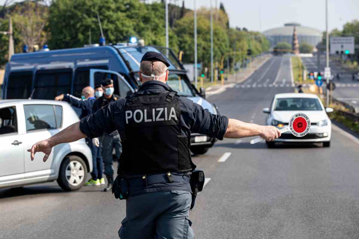 Polizia controllo auto